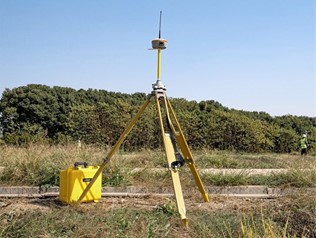 Trạm gốc GNSS iBase được lắp đặt tại hiện trường để phục vụ công tác lập bản đồ